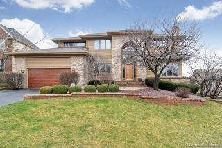 6329 Bobby Jones Ln, Downers Grove, IL 60517-5403