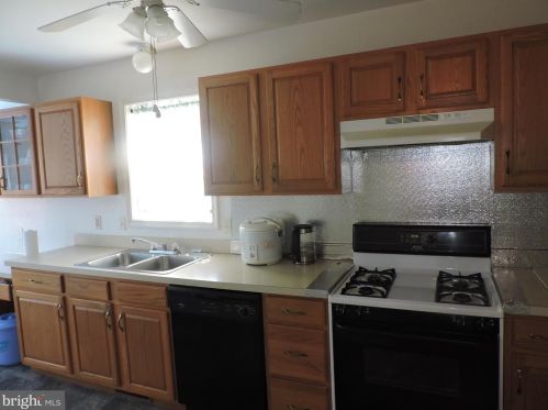 1053 Sterling Pl, Lancaster PA  17603-8839 exterior