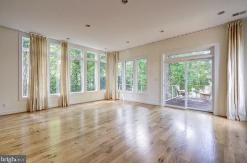 8800 Maywood Ave, Silver Spring MD  20910-5025 exterior