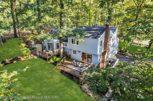 10 Lefferts Ct, Middletown NJ  07748-3031 exterior