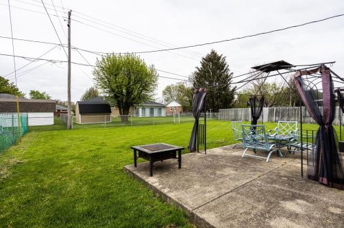 4466 Phoenix Dr, Springfield OH  45503-6326 exterior