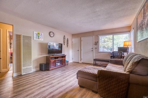 317 Elder St, Vacaville, CA 95688-2621