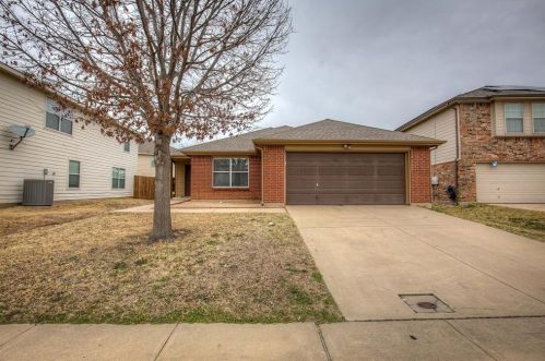 8548 Hawkview Dr, Fort Worth TX  76179-4364 exterior