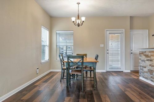 2009 Autumn Lk Dr, Bryan TX  77807-5112 exterior