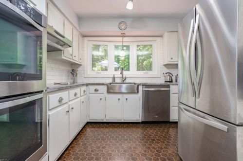 665 Winding Brook Ln, Califon, NJ 07830-4175