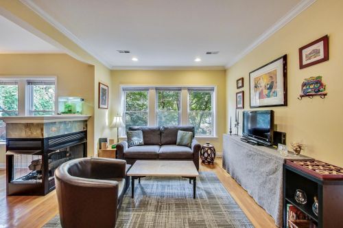 1342 Estes Ave, Chicago, IL 60626-5563