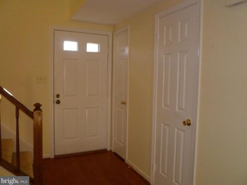 5735 Oakshore Ct, Springfield VA  22015-2252 exterior