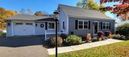 124 Garrigus Ct, Waterbury, CT 06716-3105
