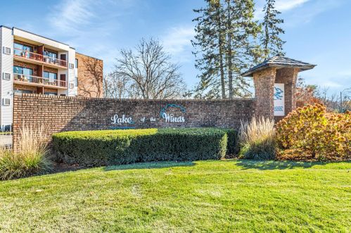 1500 Harbour Dr, Wheeling IL  60090-5438 exterior