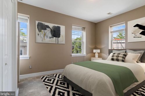 751 19th St, Philadelphia, PA 19130-2029