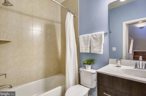 642 Ellsworth Dr, Silver Spring MD 20910-4301 exterior