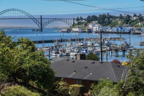653 4 St, Newport OR  97365-2904 exterior