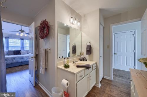 12 Mill Pond Dr, Lancaster PA  17603-7411 exterior