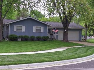 1434 Royal Ct, Hoffman Estates, IL 60123-2042