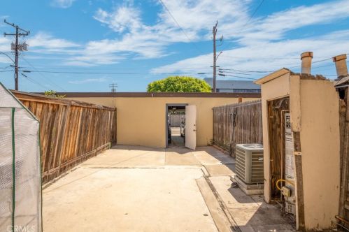 730 Fairhaven St, Anaheim CA  92801-4002 exterior