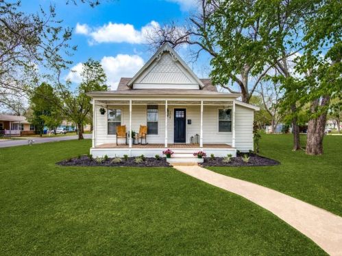 304 Main St, Aubrey, TX 76227-9153
