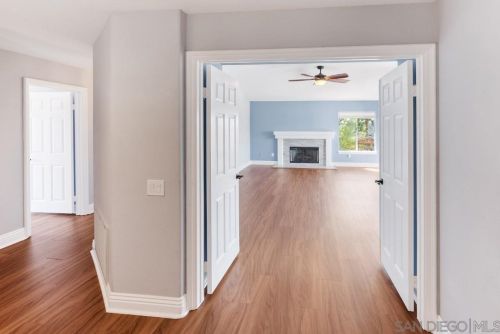 1597 Parkview Dr, Vista CA  92081-8750 exterior