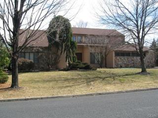 3752 Crst Vw Dr, Allentown PA  18103-6153 exterior