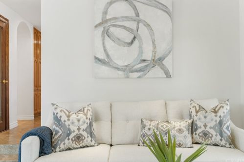 289 Owens Dr, Anaheim CA  92808-1327 exterior