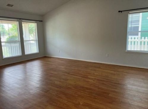 629 Sampson, Uhland TX  78640-5788 exterior