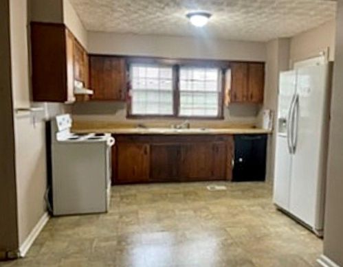 3491 Flat Shoals Rd, Conyers GA  30094-5870 exterior
