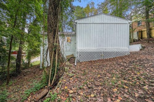 484 Fairlane Cir, Atlanta GA  30331-1508 exterior