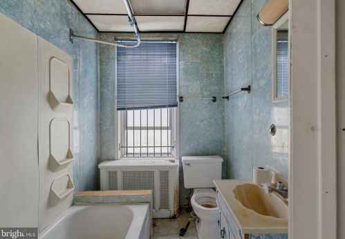 1745 19 St, Philadelphia PA  19145-2120 exterior