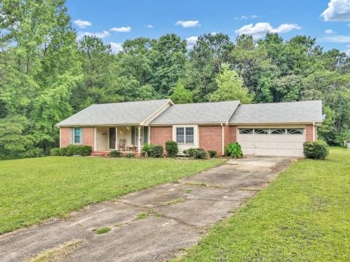 140 Salem Meadow Dr, Porterdale, GA 30016-4194