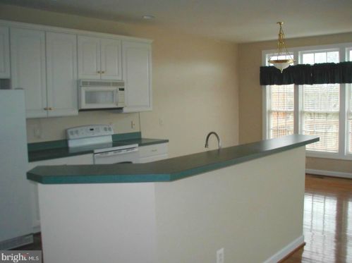 14457 Fowlers Mill Dr, Gainesville VA  20155-3811 exterior
