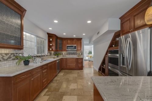 1623 Gladys Dr, Glendale CA  91206-1650 exterior