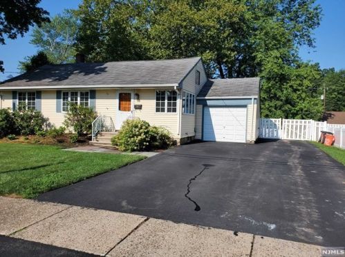 92 Medford Rd, Dumont, NJ 07628-1147