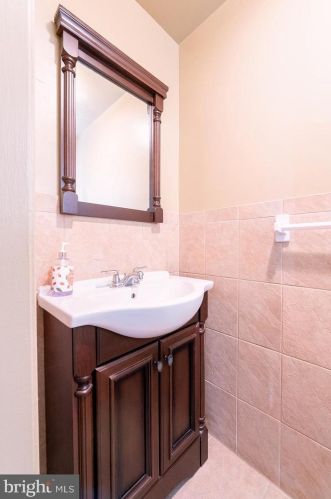 38 Catbird Ct, Trenton NJ 08648-2045 exterior