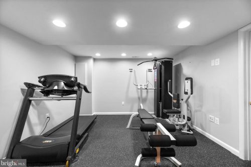 92 Berrywood Dr, Severna Park MD 21146-2001 exterior