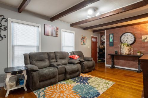 25 Wyman St, Derry, NH 03038-2224