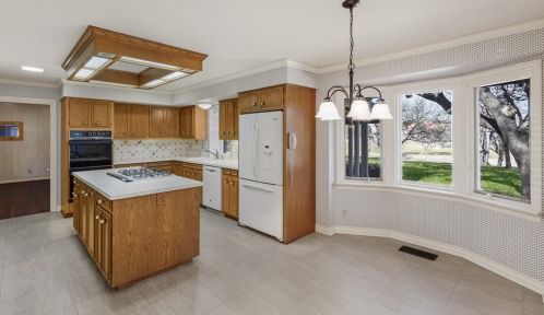 3819 Cabeza De Vaca Cir, Irving TX  75062-3841 exterior