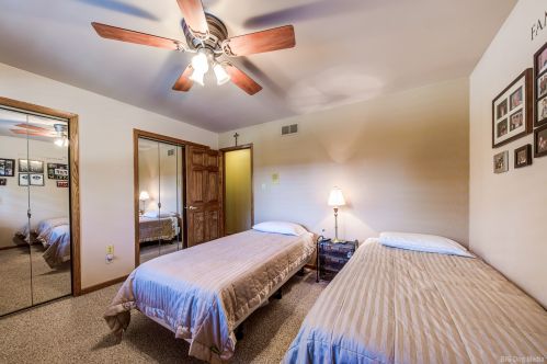 331 Ridgemoor Dr, Willowbrook IL  60527-5419 exterior