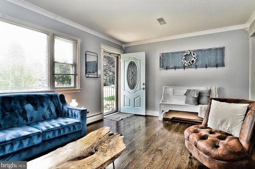 918 Bay Cir, Woodbridge, VA 22191-3206