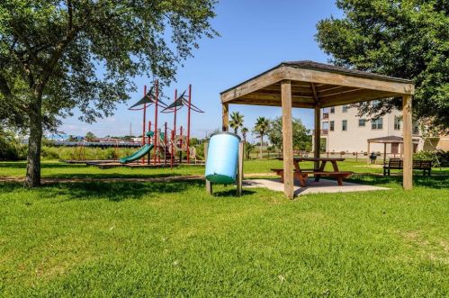 2006 Willowwisp, Taylor Lake Village TX  77586-3311 exterior