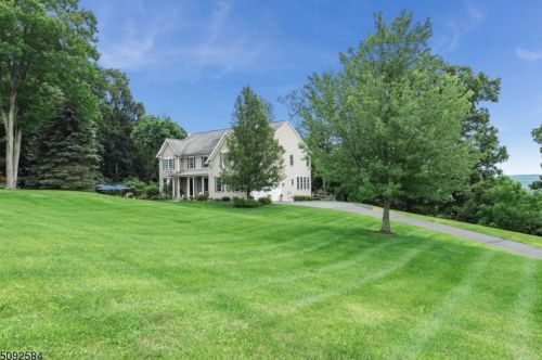 25 Northridge Ct, Hackettstown NJ  07840-5684 exterior