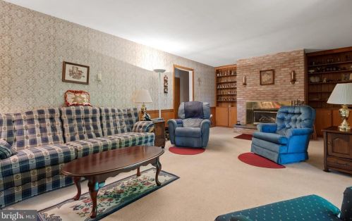 1883 Manchester Ln, Lancaster PA  17601-6210 exterior