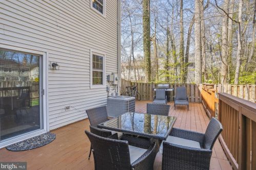 10008 Chestnut Wood Ln, Springfield VA  22015-2701 exterior