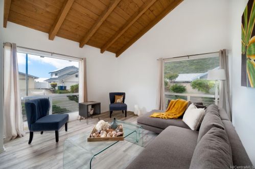 1015 Wainiha St, Honolulu, HI 96825-2725