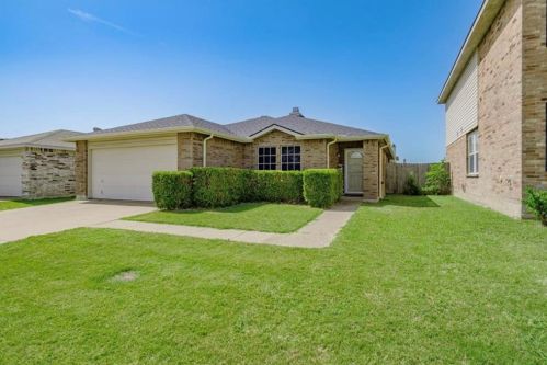 5333 Lava Rock Dr, Fort Worth TX  76179-7377 exterior