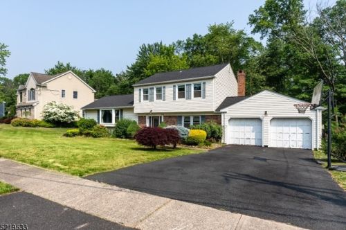 24 Normandy Dr, Parsippany NJ  07054-4070 exterior