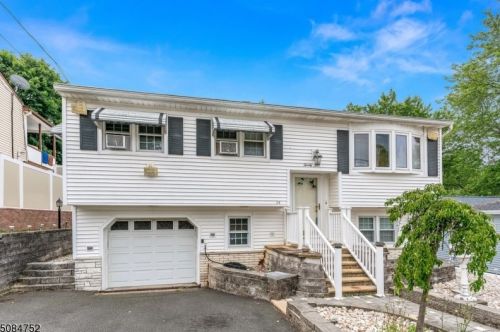 24 2nd St, Dover, NJ 07801-5326