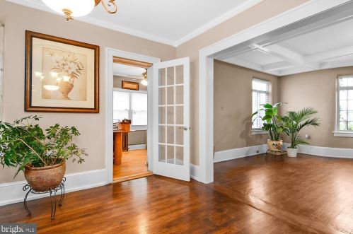 625 Pkwy Ave, Trenton NJ 08618-2725 exterior