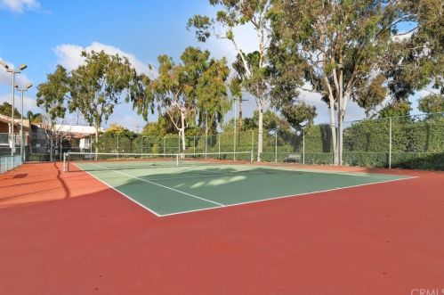 21372 Brookhurst St, Huntington Beach CA  92646-7341 exterior