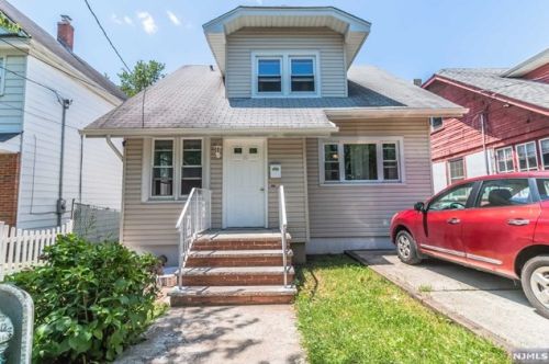 66 8th St, Ridgefield Park, NJ 07660-1028