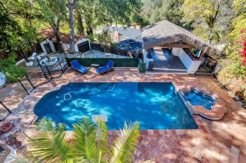 1664 Las Flores Dr, Glendale CA  91207-1200 exterior