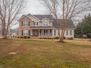 2802 Chapel Bend Dr, Hixson, TN 37343-1873